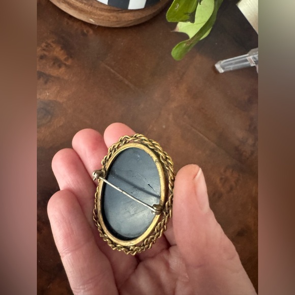 Vintage cameo brooch - Picture 7 of 7
